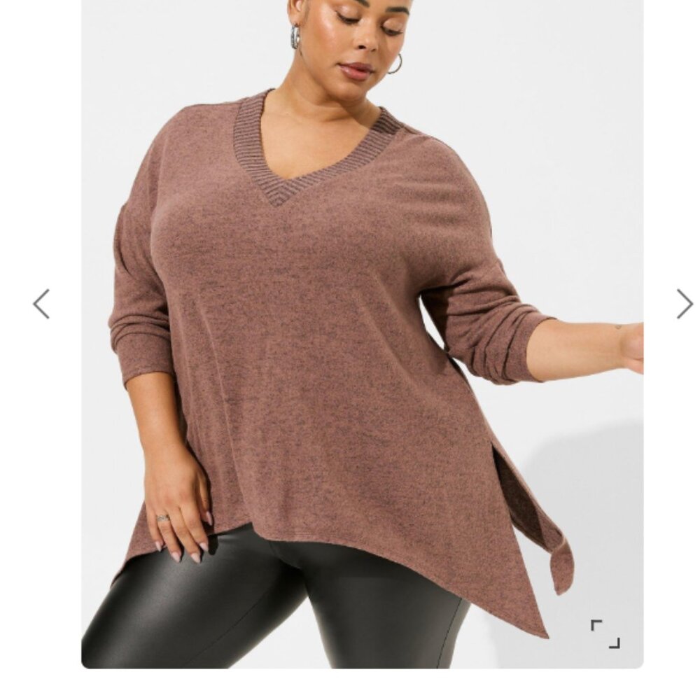 TORRID, NWT,  1X, Super Soft Plush V-Neck Hanky Hem Long Sleeve Top,  Deep Taupe